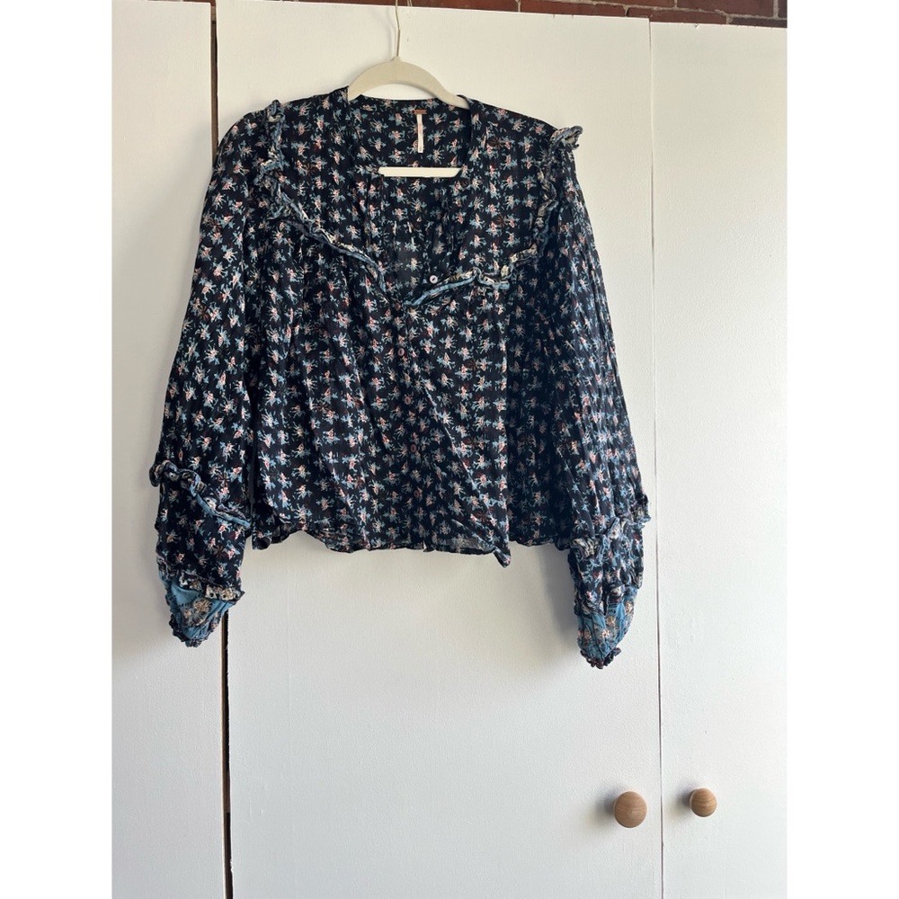 Free People Cropped Black Printed Shirt size Small